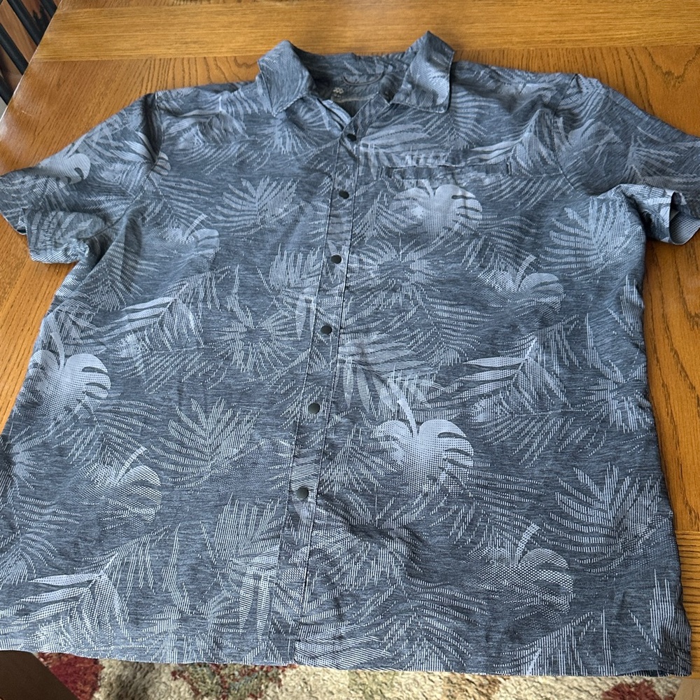All in Motion Charcoal Leaf Print Shirt